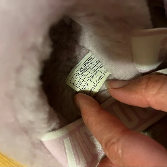 UGG Uggs pink violet sheepskin fluff yeah slides slippers sandals size 6 67 - Picture 6 of 6